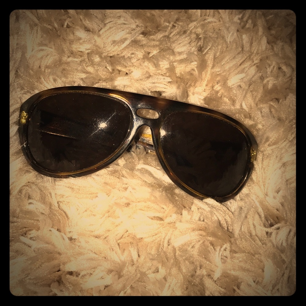 UNISEX!! Authentic Gucci sunglasses